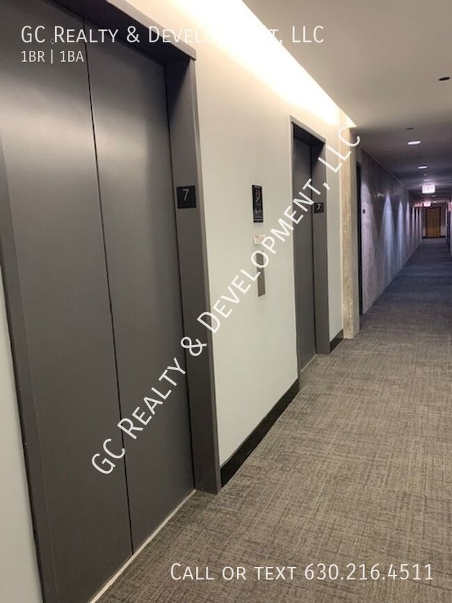 Building Photo - ***SOUTH LOOP / FLOOR TO CEILING WINDOWS W...