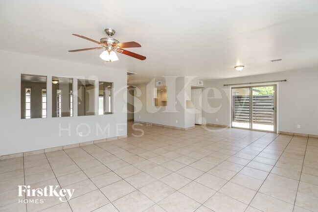 Foto del edificio - 14623 N 32nd Pl