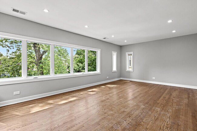 Foto del edificio - 5849 N Virginia Ave