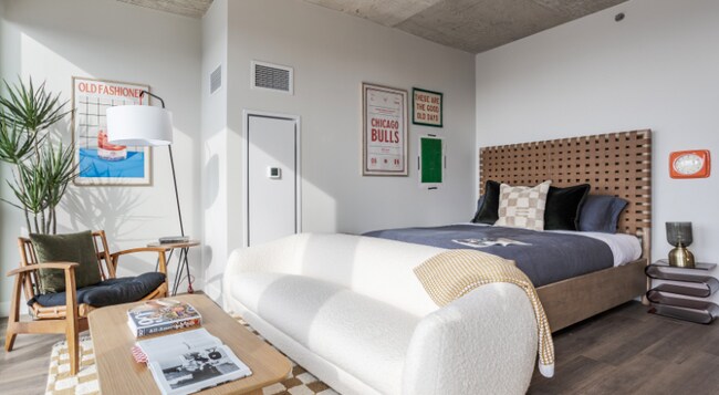 Photo - 1125 W Carroll Ave Apartment