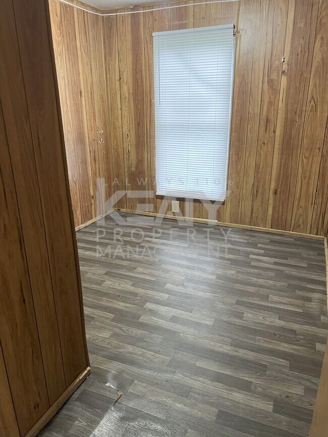 Building Photo - 2 Bedroom, 1 Bathroom Trailer is Available...