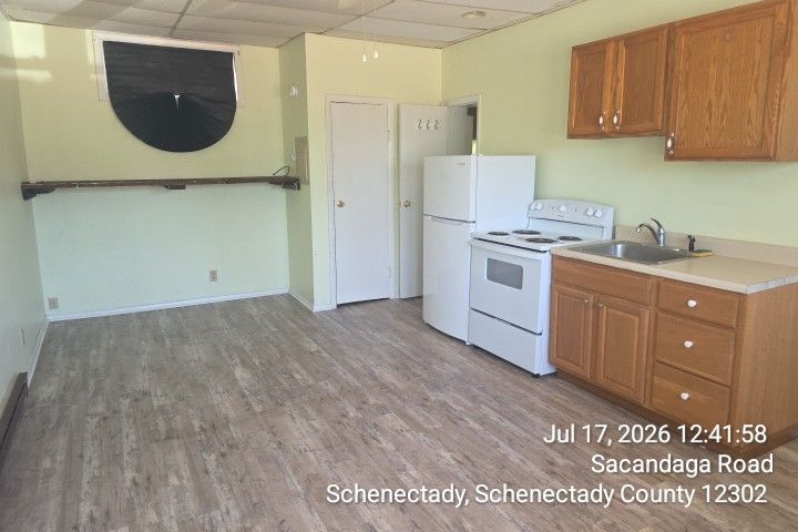 Building Photo - 414 Sacandaga Rd