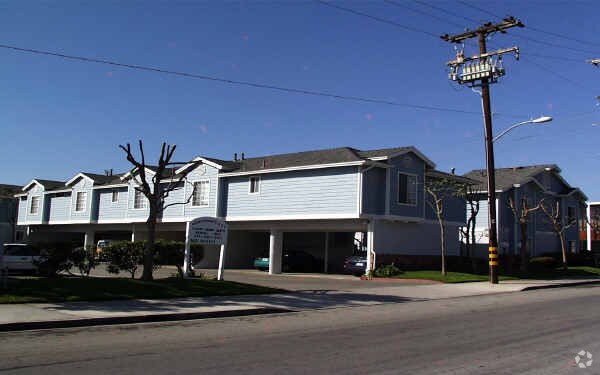 Primary Photo - 887 W 15th St