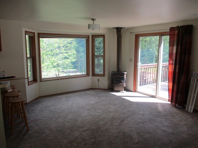 Building Photo - 2414 Newberg Rd