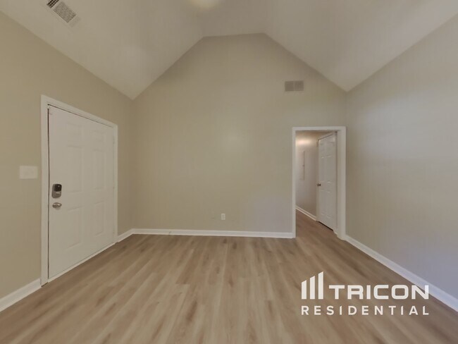 Foto del edificio - 280 Chestnut Dr