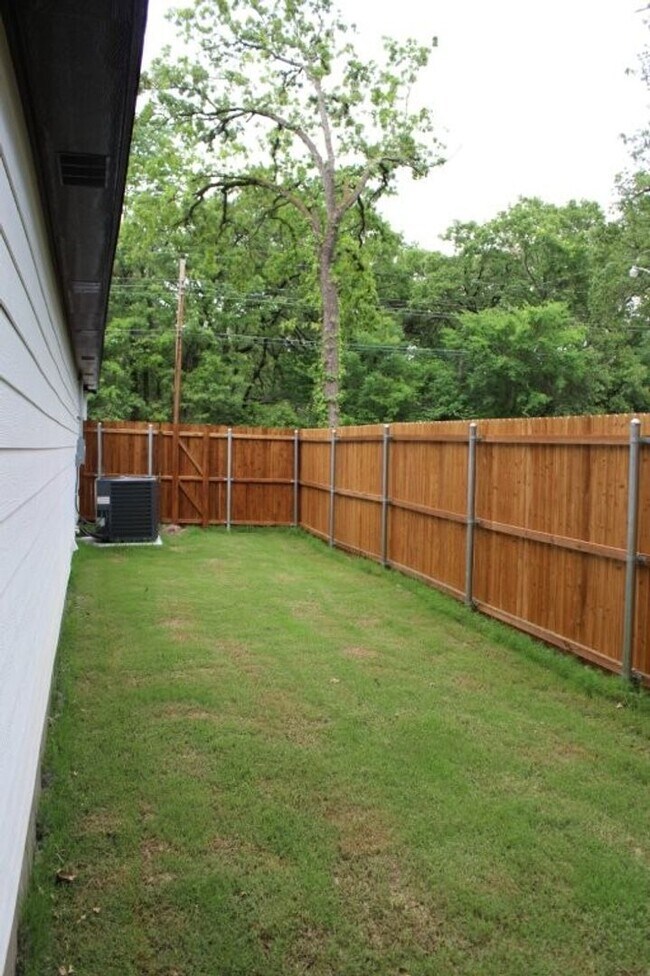 Foto del edificio - Beautiful 3 Bedroom / 2 Bath Home with Garage & Fenced Yard