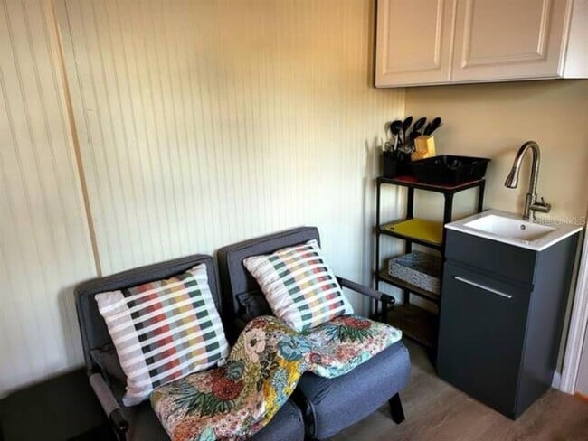 Foto del edificio - 6267 Hampton Dr N