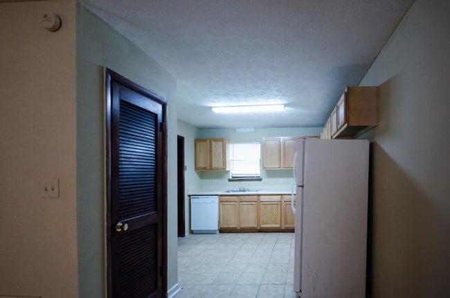 Building Photo - 1052 Sweetwater, Athens, GA 30606