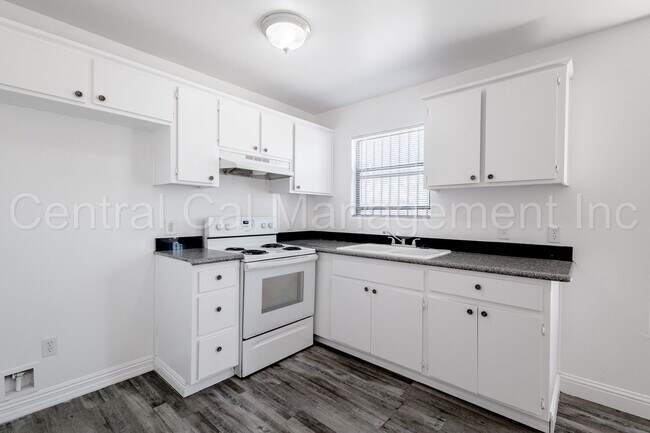 Building Photo - 130 8th St