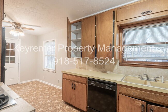 Foto del edificio - 1553 E 53rd St N