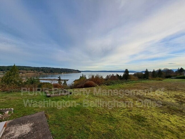 Building Photo - 425 E Hazelwood Dr