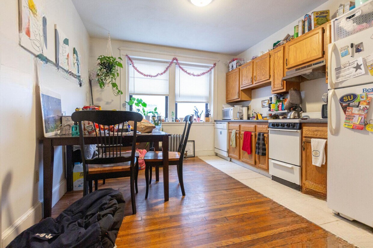 Building Photo - 33 Egremont Rd