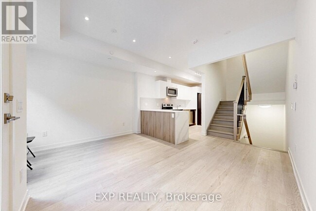 Photo du bâtiment - 3069 Pharmacy Ave