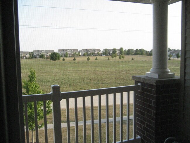 Foto del edificio - NEW LISTING!!!  Incredible 2 bedroom, 1 bath condo on Iowa City's east side