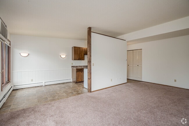 1 habitación, 1 baño - 700 pies cuadrados - Sala de estar - Cedar Crest Apartments