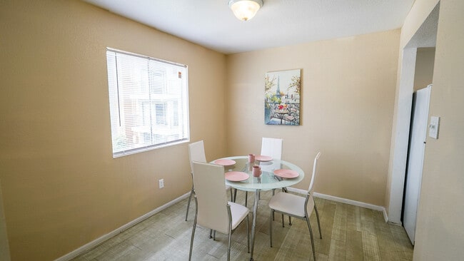 Dining Room_Model - Trenton Place