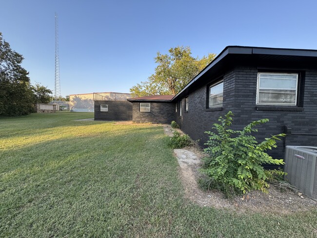 Building Photo - Barling House