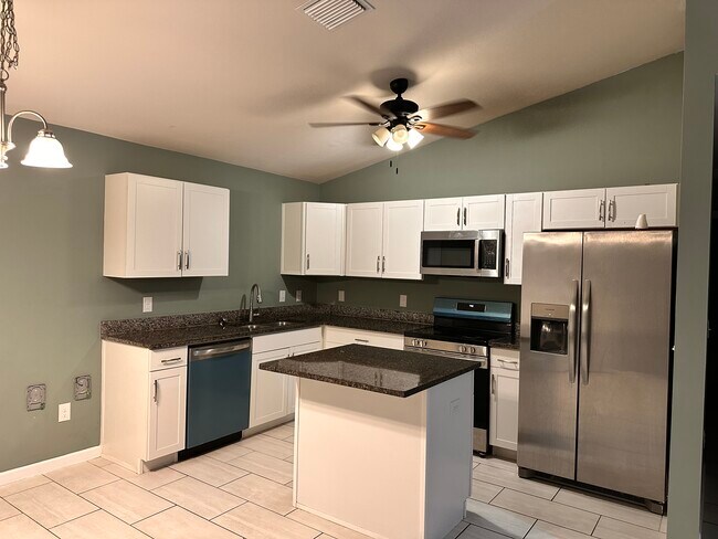 Foto del edificio - 318 NW 8th Terrace