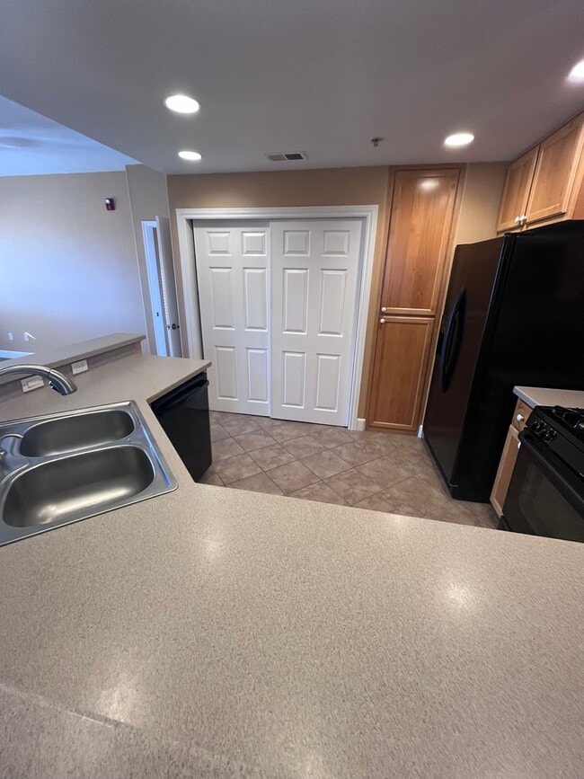 Building Photo - BEAUTIFUL CONDO AT THE PHOENICIAN IN ROSEVILLE!!