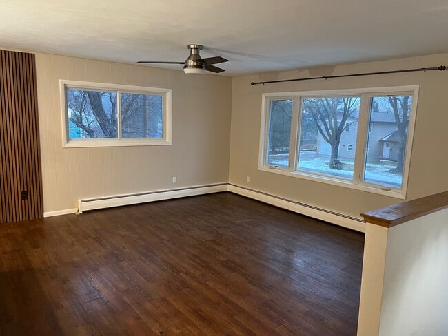 Building Photo - 303 Melody Ln