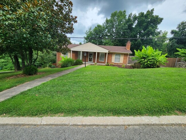 Building Photo - 3 Bedroom, 2 Bathroom Home