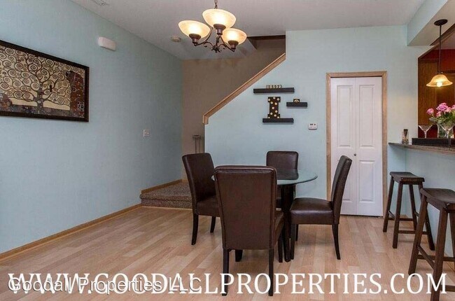 Foto del edificio - 3 br, 2.5 bath House - 556 Villa Court