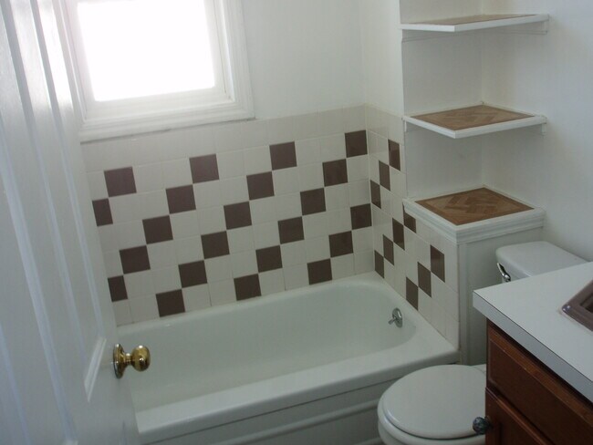 Baño - 759 Veto St NW