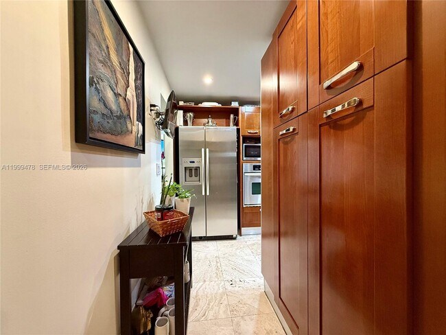 Foto del edificio - 1121 Crandon Blvd