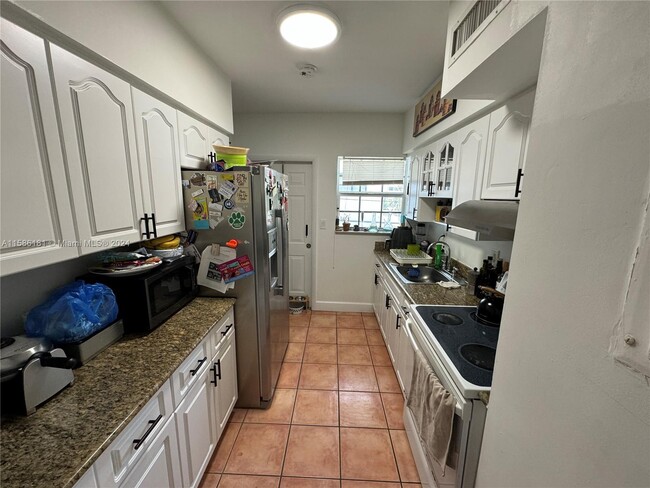 Building Photo - 9260 Bay Harbor Terrace