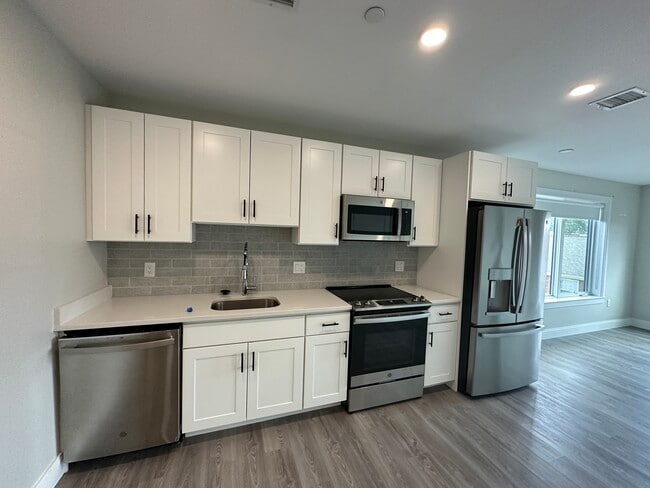 Foto del edificio - 206 Old Colony Ave