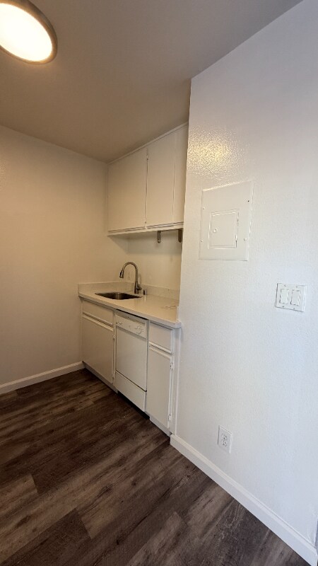 Foto del edificio - 7044 Hawthorn Ave
