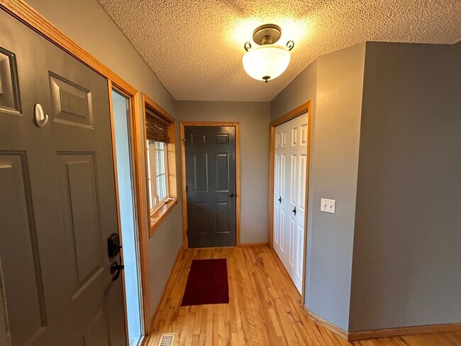 Foto del edificio - 345 Blue Spruce Ln
