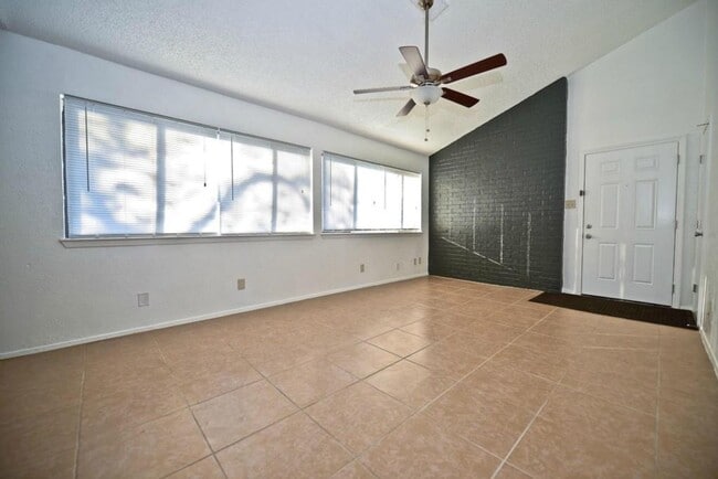Building Photo - 1201 Westcott Dr