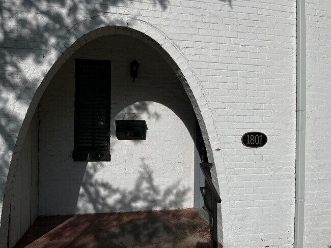 Foto del edificio - Historic Duplex near Plaza district!