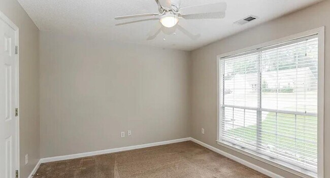 Building Photo - 157 Greenfield Ln