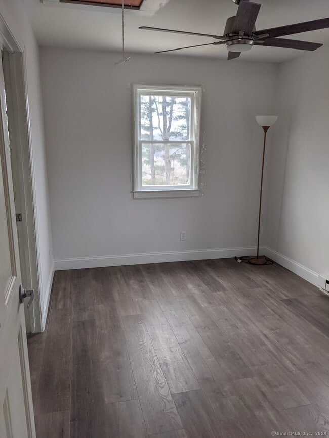 Foto del edificio - 230 Pumpkin Hill Rd