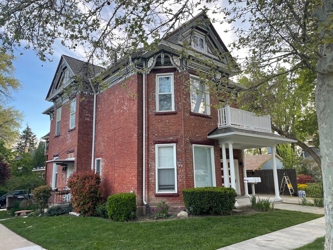 Photo - 137 G St Apartments