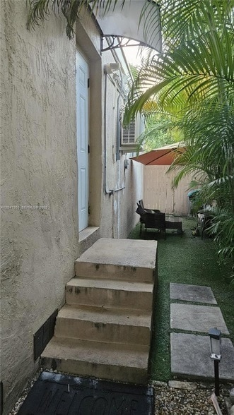 Building Photo - 965 NE 146th St