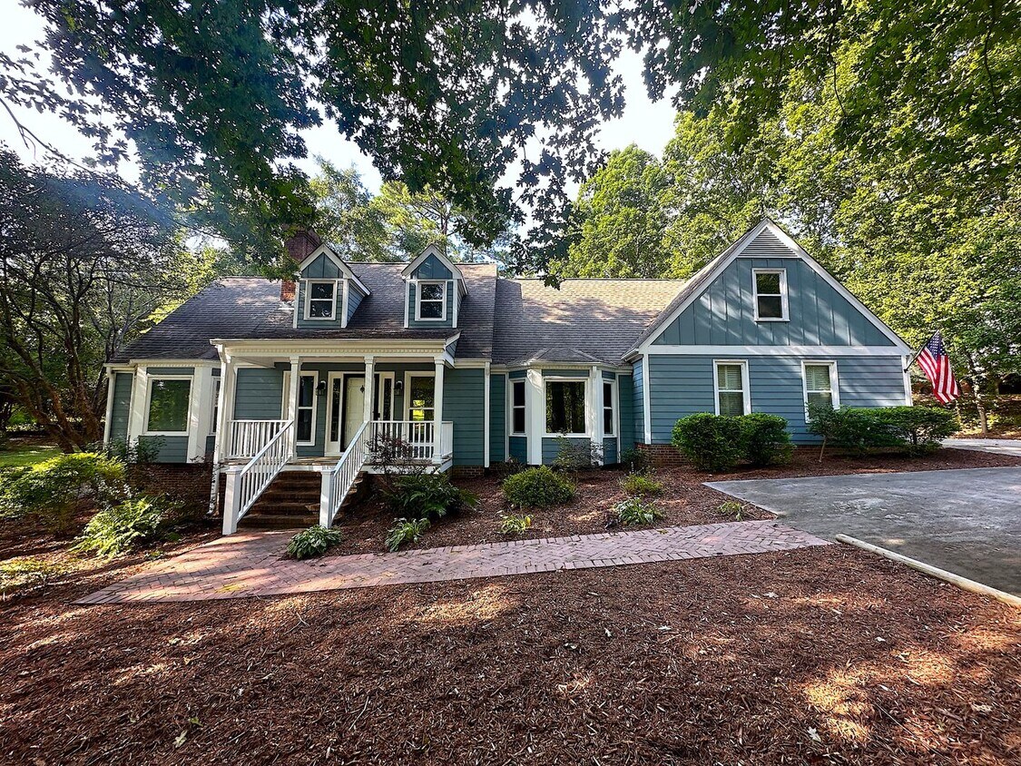 First Month's Rent FREE!!! Amazing Apex H... - First Month's Rent FREE!!!  Amazing Apex H...