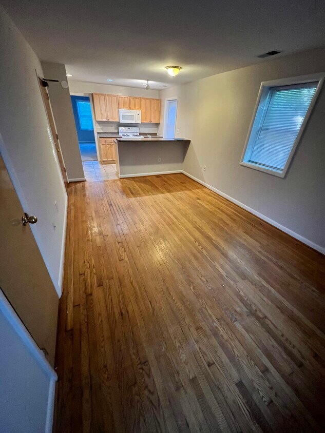 Primary Photo - 805 Houston Ave