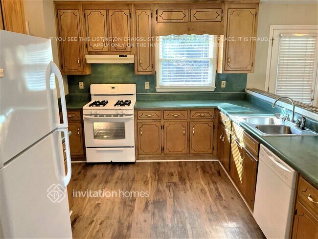 Foto del edificio - 825 Rambling Rose Ct NW