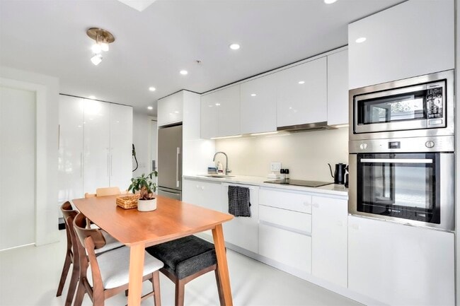 Building Photo - 2239 W 7th Ave