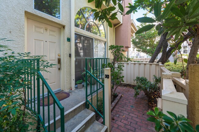 Foto del edificio - 5455 Sylmar Ave