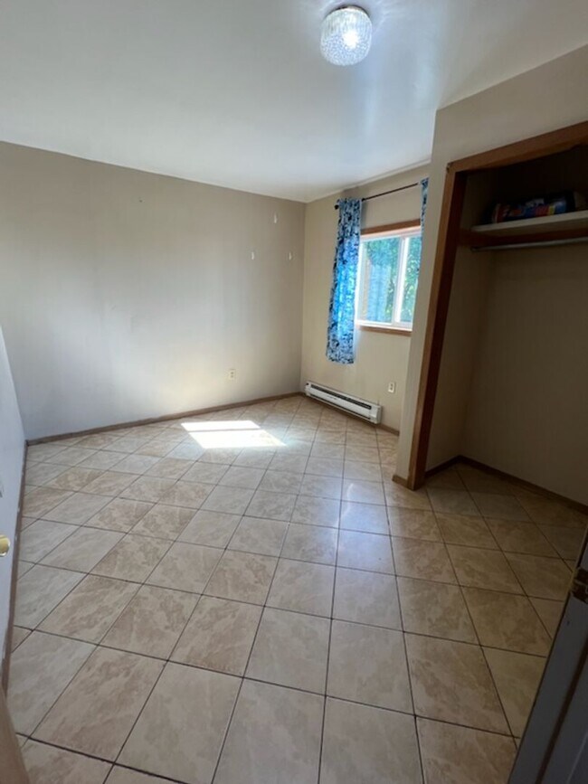 Building Photo - 934 Methow St