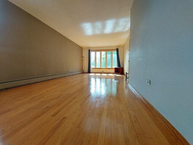 Building Photo - 2717 S Princeton Ave