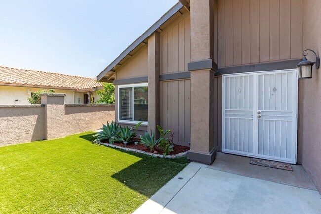 Building Photo - 2125 Madreselva Way