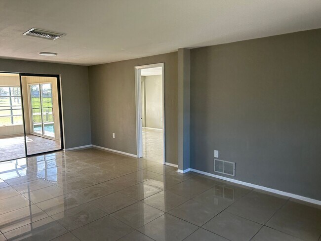 Foto del edificio - 2/2 Pool and Lawn Care Included!!