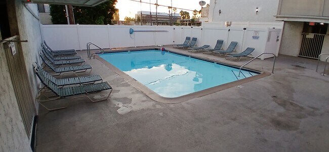 Foto del edificio - 3565 Linden Ave