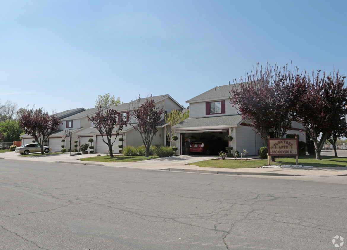 Building Photo - Plum Tree Apartments