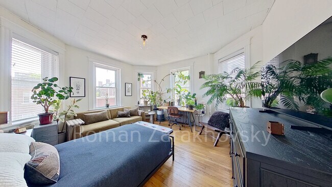 Building Photo - 42 Strathmore Rd